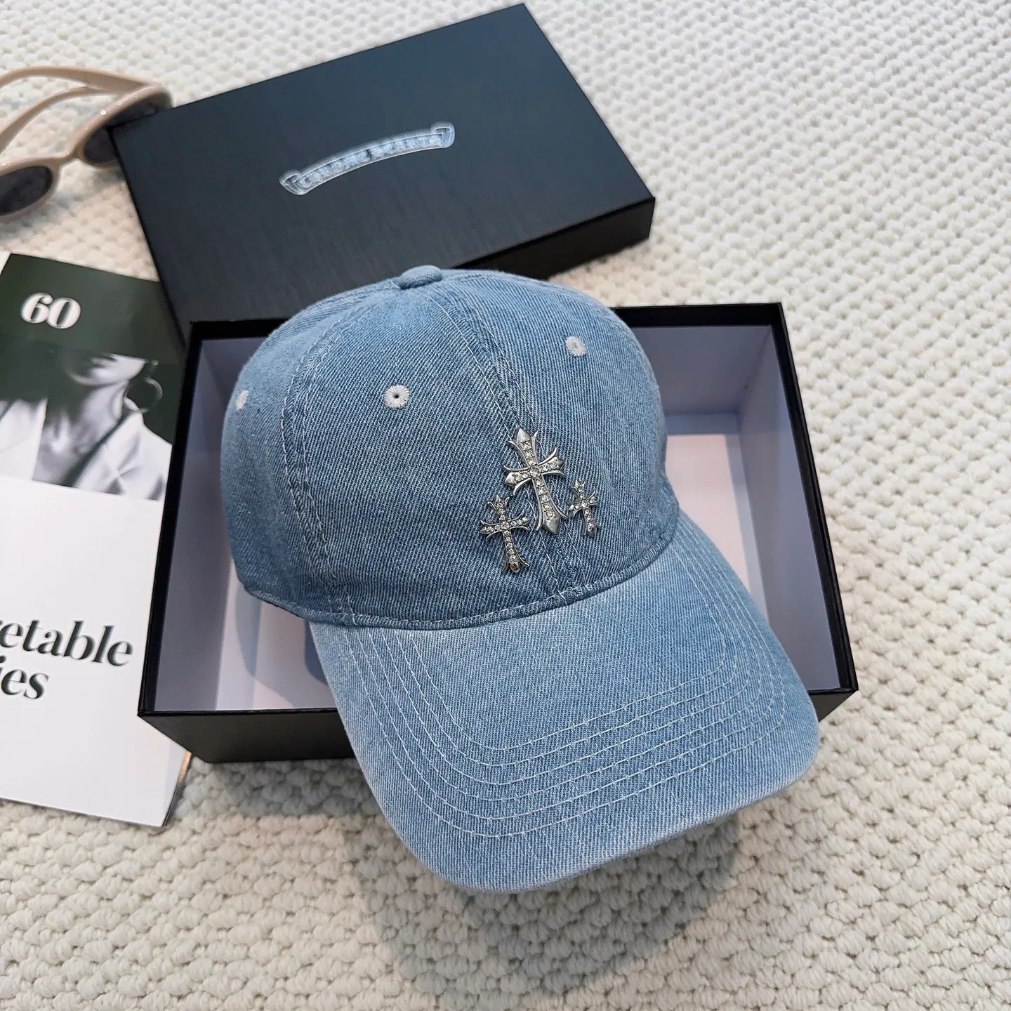 P60 Crow Heart 🆕🆕25 new washed denim baseball cap, personalized fashion classic cross logo, casual with a cool feeling, unisex style, same style for men and women! Very easy to match! Head circumference: 56-58cm is available